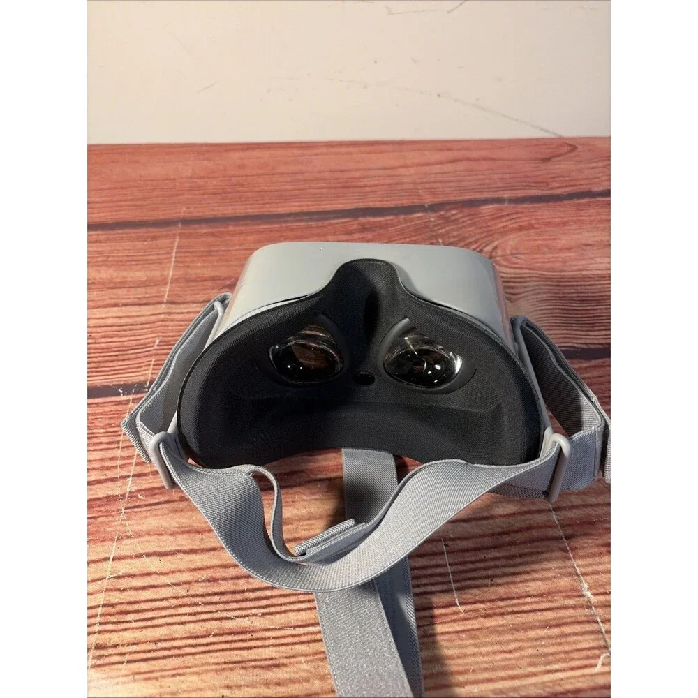 Oculus Go Standalone Virtual Reality Headset 32GB Gray Bluetooth Wireless
